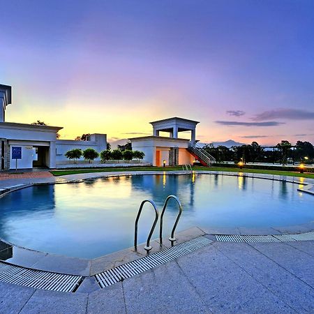Royal Sarovar Portico Siliguri Εξωτερικό φωτογραφία