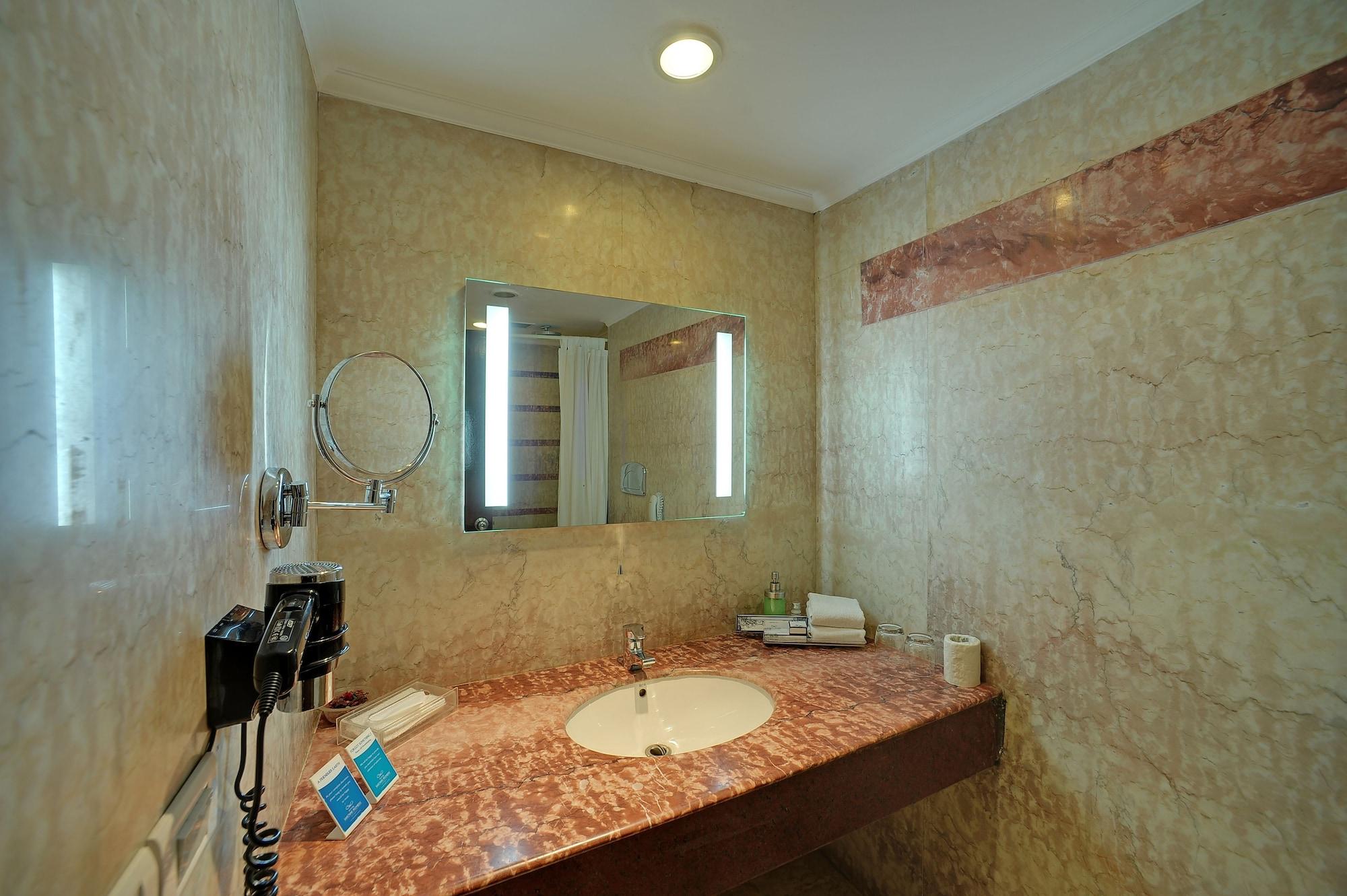 Royal Sarovar Portico Siliguri Εξωτερικό φωτογραφία
