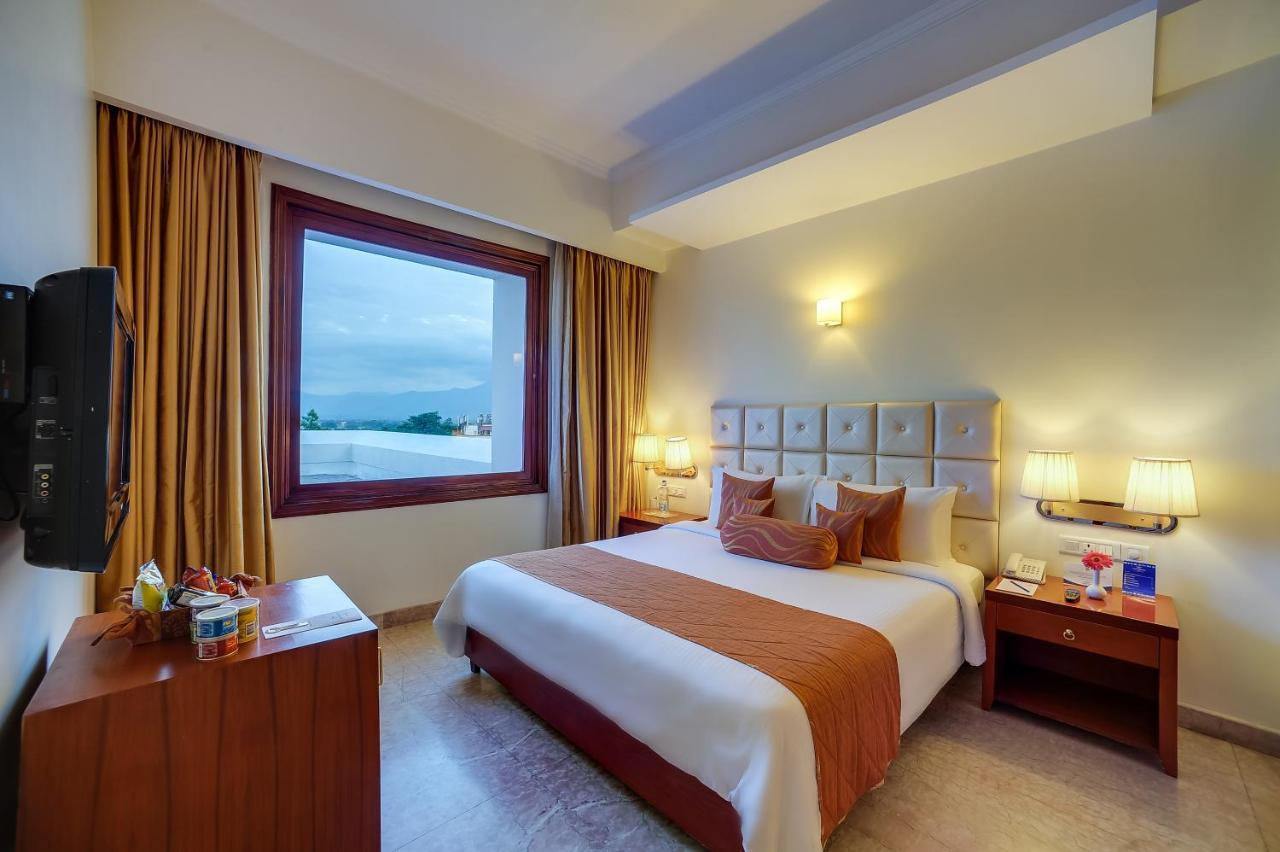 Royal Sarovar Portico Siliguri Εξωτερικό φωτογραφία