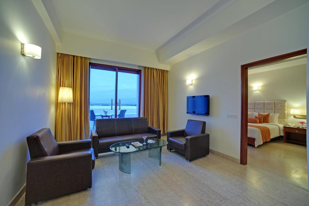 Royal Sarovar Portico Siliguri Εξωτερικό φωτογραφία