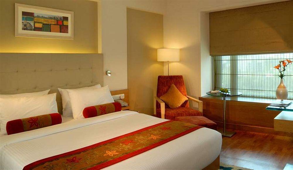 Royal Sarovar Portico Siliguri Εξωτερικό φωτογραφία