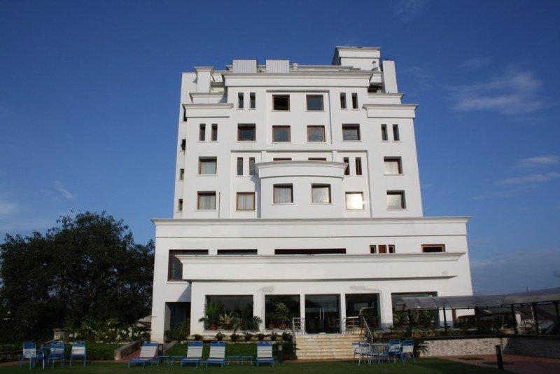 Royal Sarovar Portico Siliguri Εξωτερικό φωτογραφία