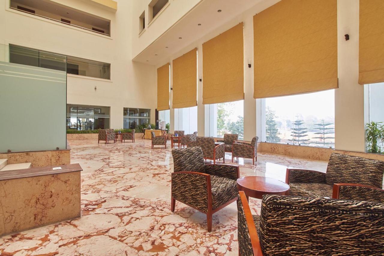 Royal Sarovar Portico Siliguri Εξωτερικό φωτογραφία