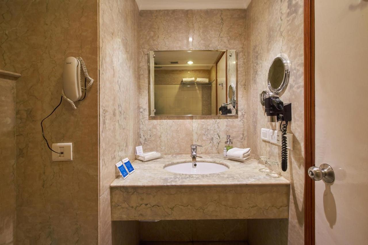 Royal Sarovar Portico Siliguri Εξωτερικό φωτογραφία