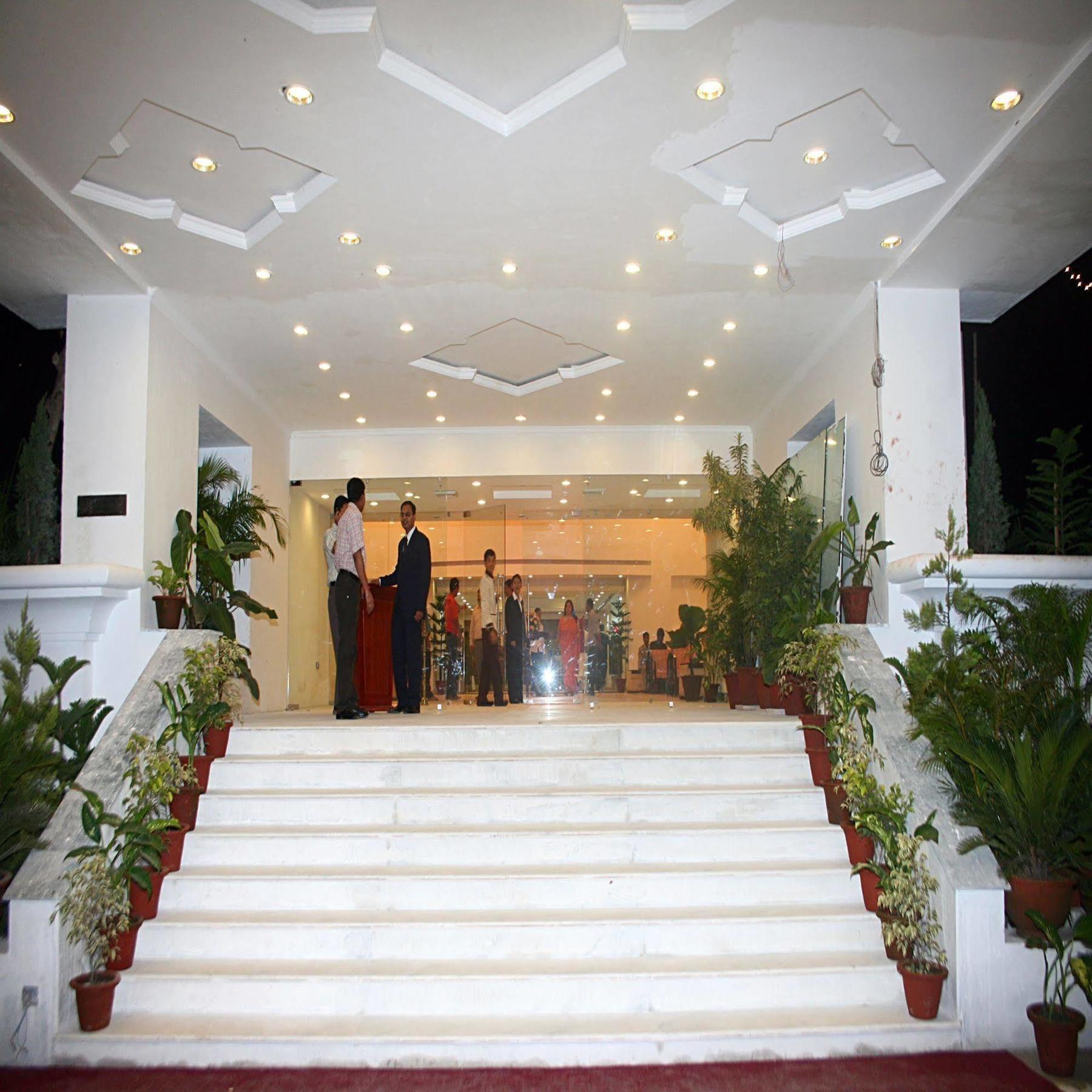 Royal Sarovar Portico Siliguri Εξωτερικό φωτογραφία