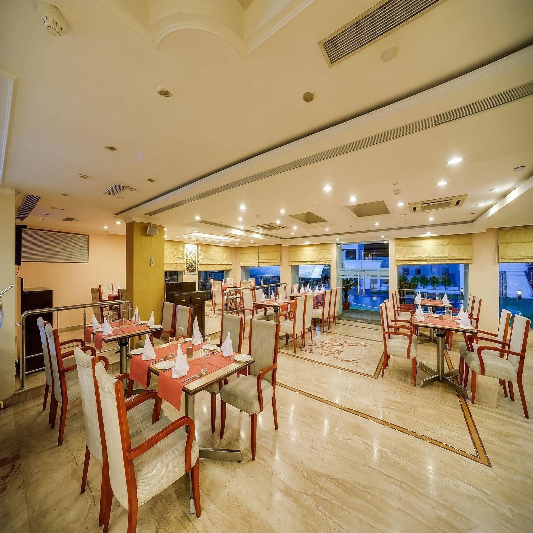 Royal Sarovar Portico Siliguri Εξωτερικό φωτογραφία