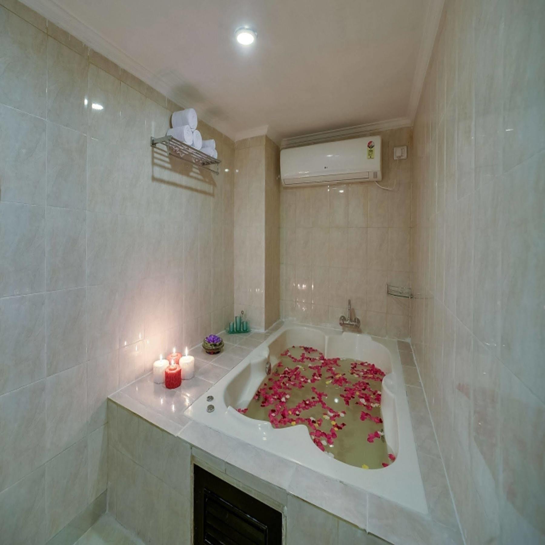 Royal Sarovar Portico Siliguri Εξωτερικό φωτογραφία