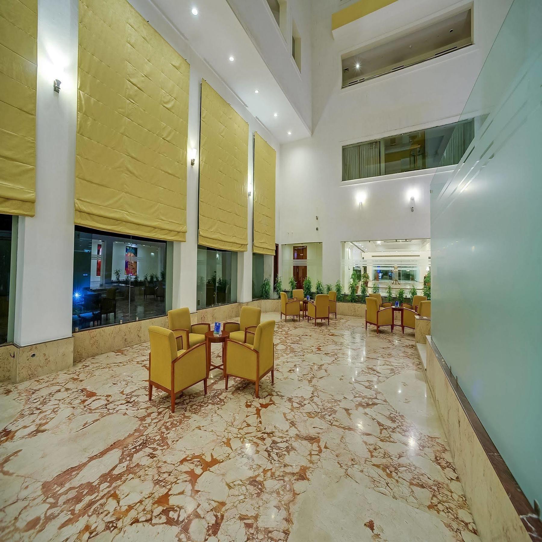 Royal Sarovar Portico Siliguri Εξωτερικό φωτογραφία