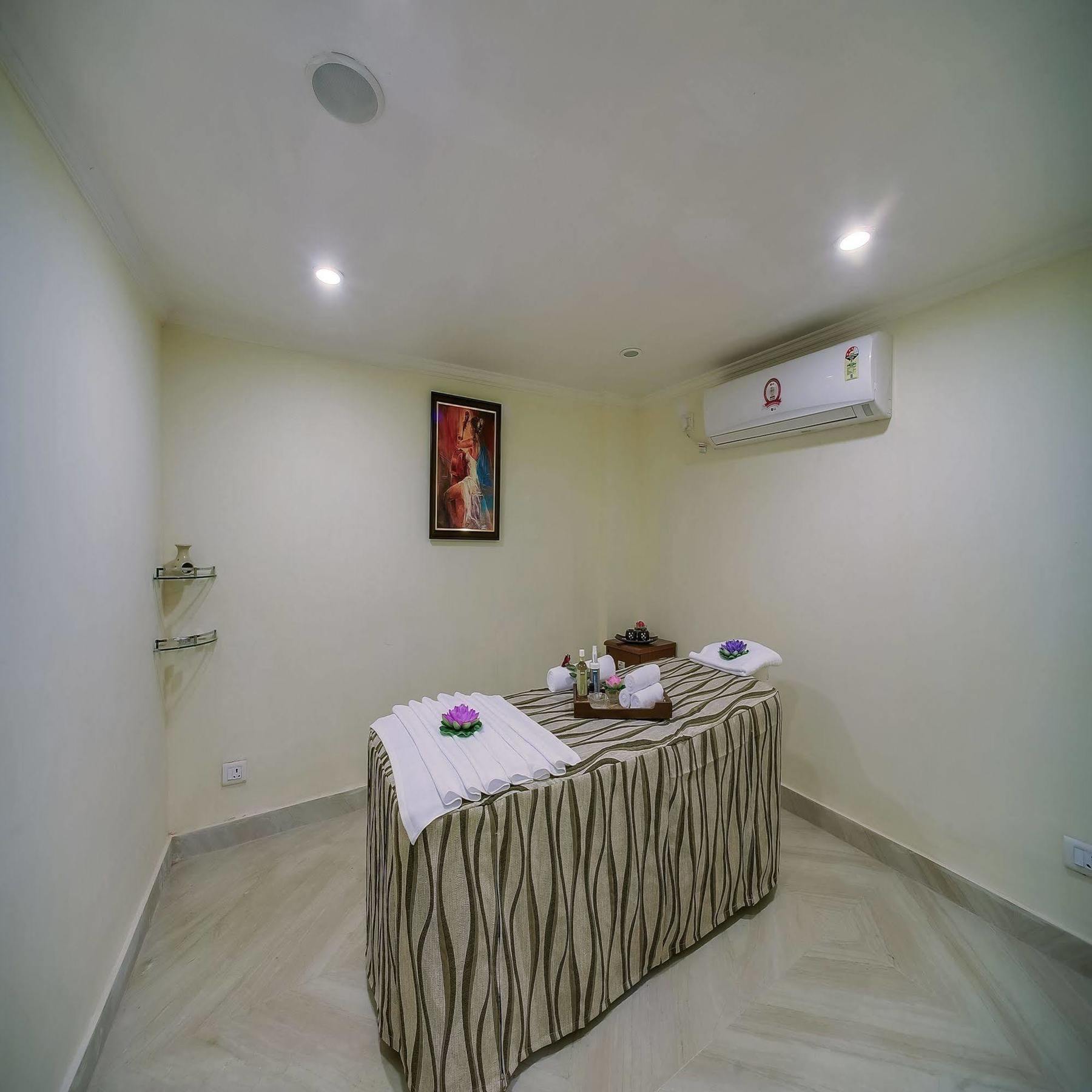 Royal Sarovar Portico Siliguri Εξωτερικό φωτογραφία