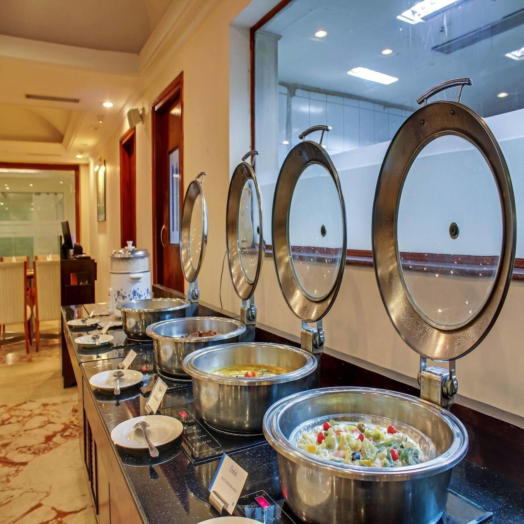 Royal Sarovar Portico Siliguri Εξωτερικό φωτογραφία