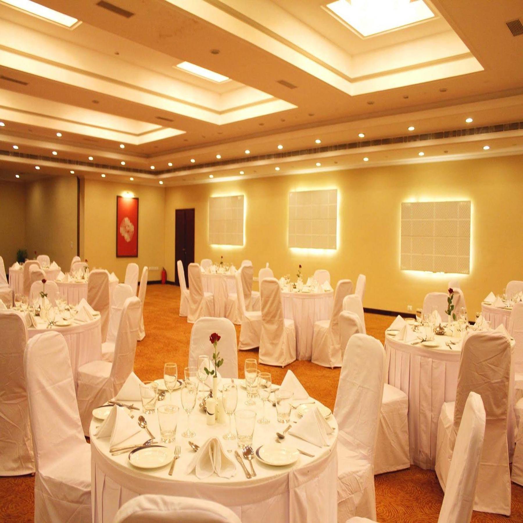 Royal Sarovar Portico Siliguri Εξωτερικό φωτογραφία