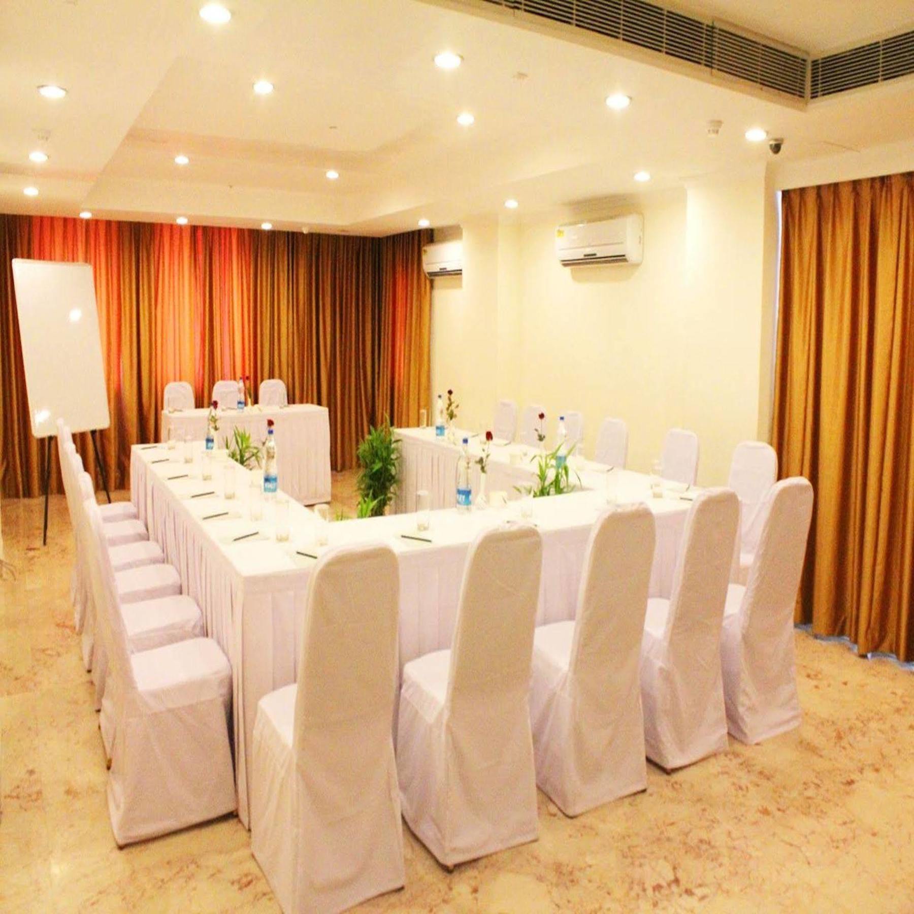 Royal Sarovar Portico Siliguri Εξωτερικό φωτογραφία