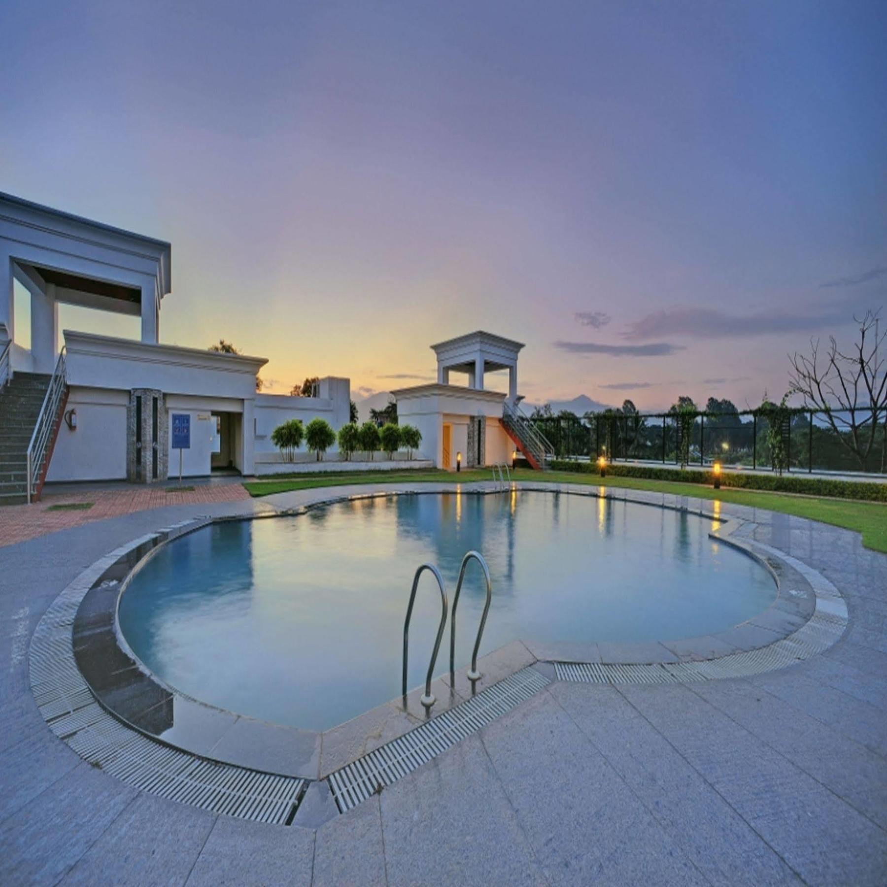 Royal Sarovar Portico Siliguri Εξωτερικό φωτογραφία