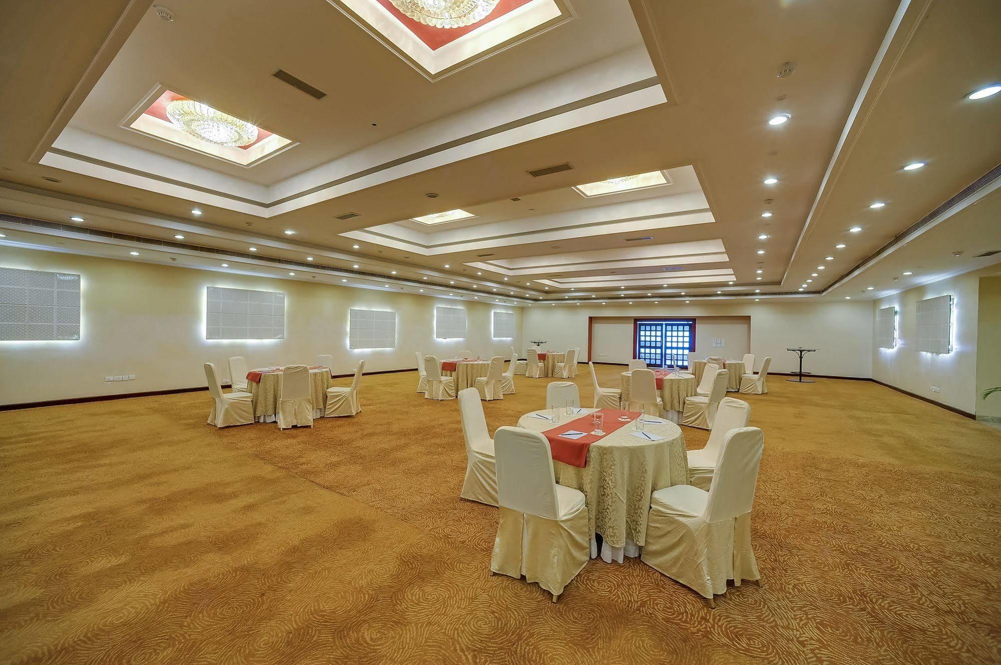 Royal Sarovar Portico Siliguri Εξωτερικό φωτογραφία