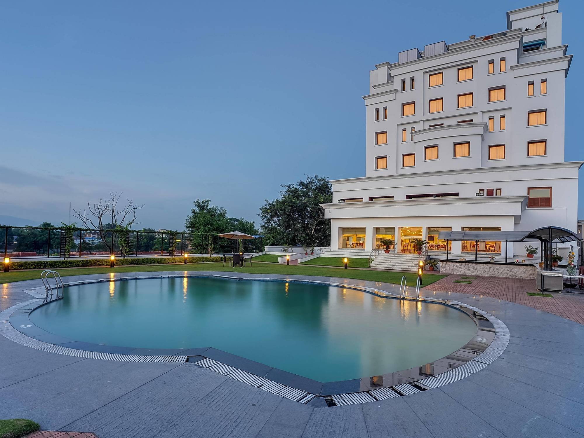 Royal Sarovar Portico Siliguri Εξωτερικό φωτογραφία